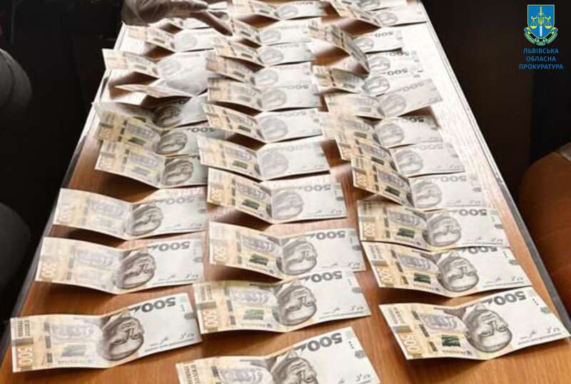 На Львівщині затримали чиновників міськради, які організували систему