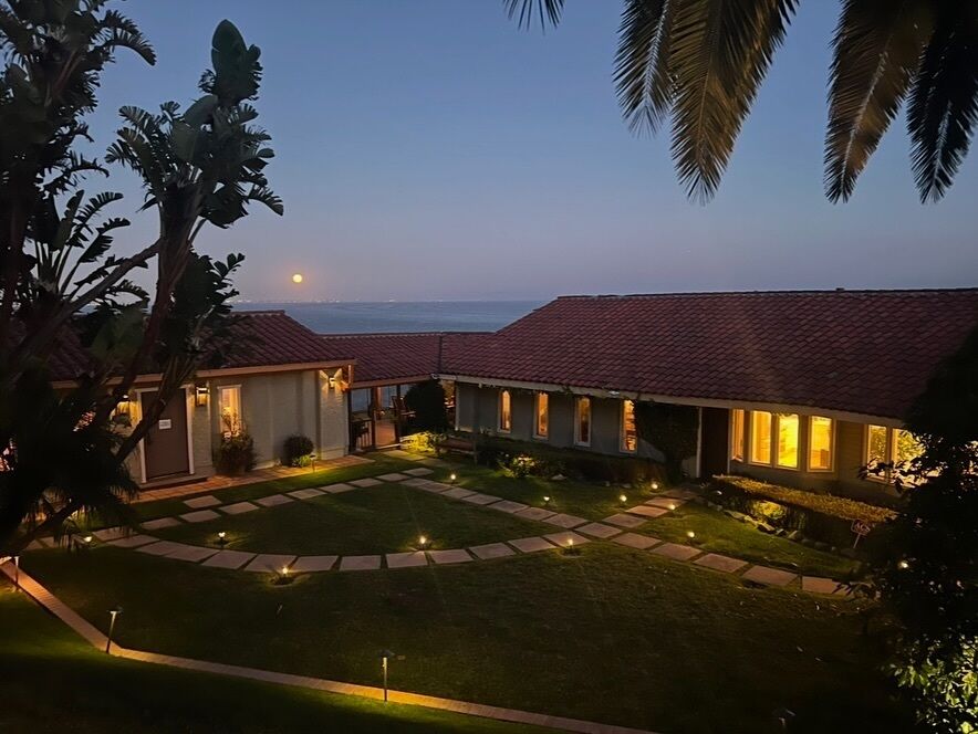 У Каліфорнії продовжують вирувати лісові пожежі: повідомляють про 11 загиблих внаслідок стихії. Фото й відео