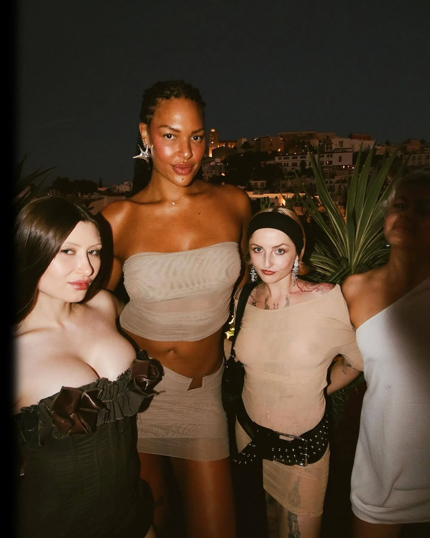 203-   OnlyFans    ,    ’.   