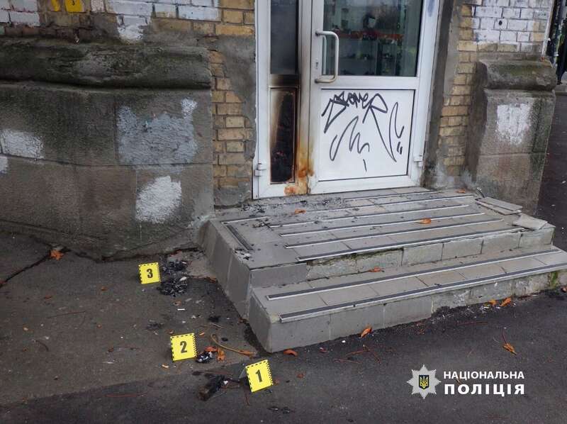 У Києві хлопець під час комендантської години підпалив магазин. Подробиці справи та фото dqxikeidqxiqxxant