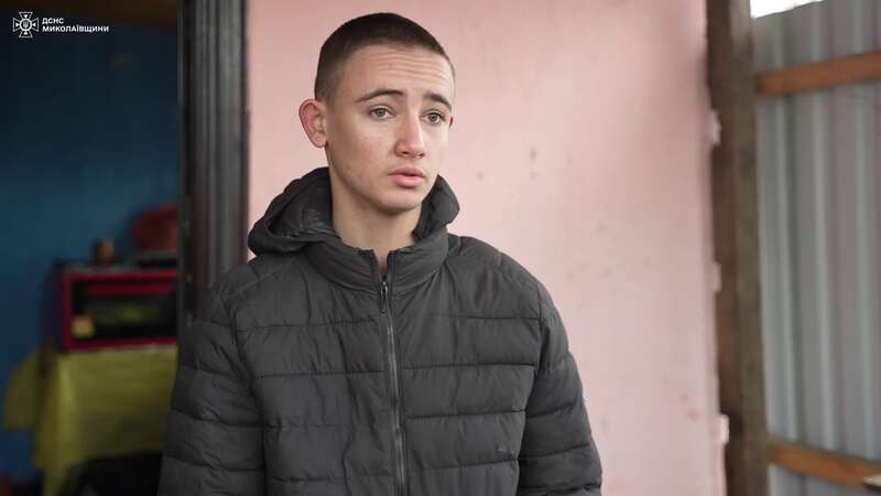 Навпомацки виніс на руках: на Миколаївщині 16-річний хлопець врятував молодшого брата на пожежі. Відео