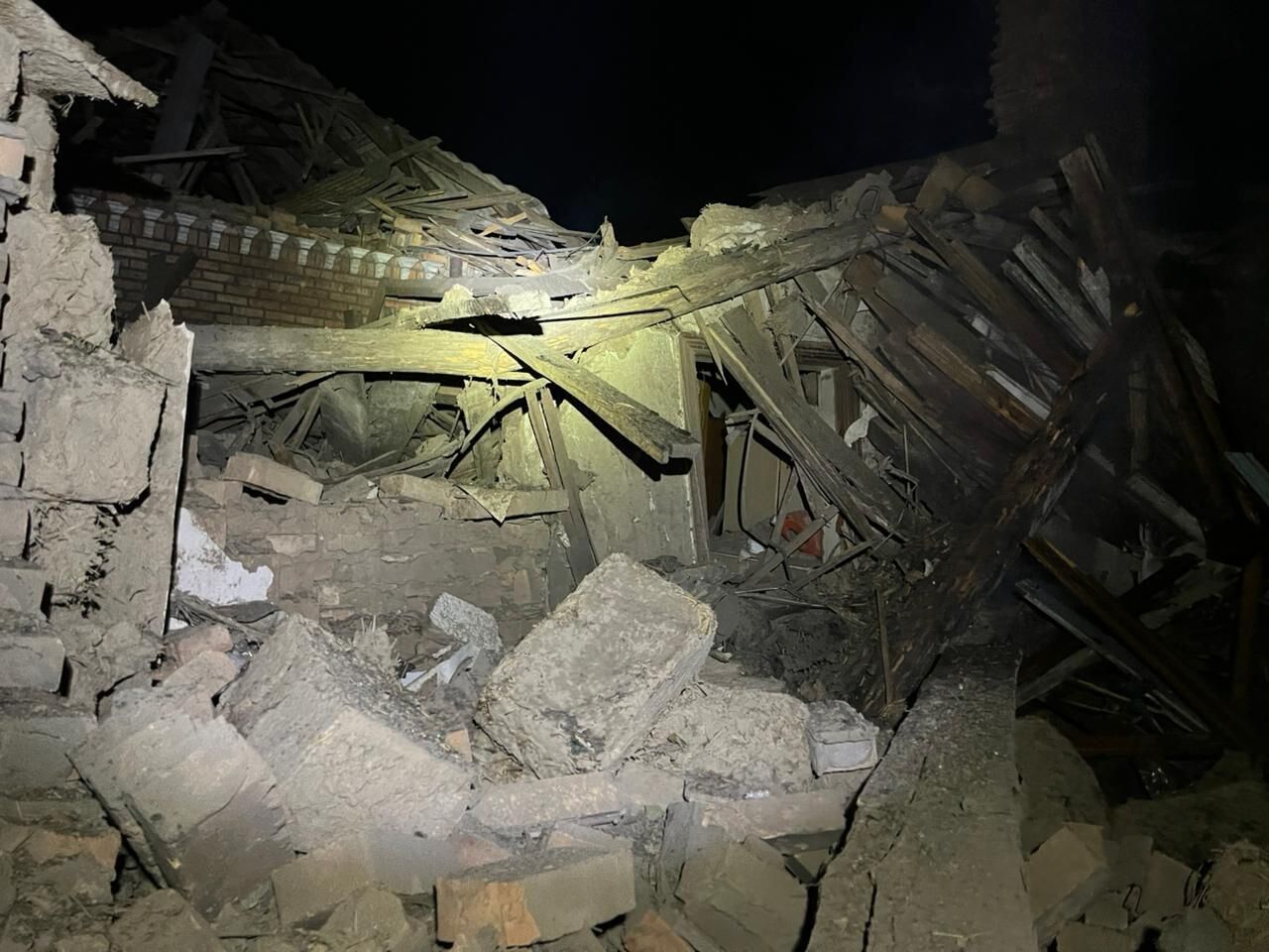 Russian troops shelled Nikopol with MLRS: a woman died, one person injured, significant destruction. Photo dqxikeidqxiqqeant