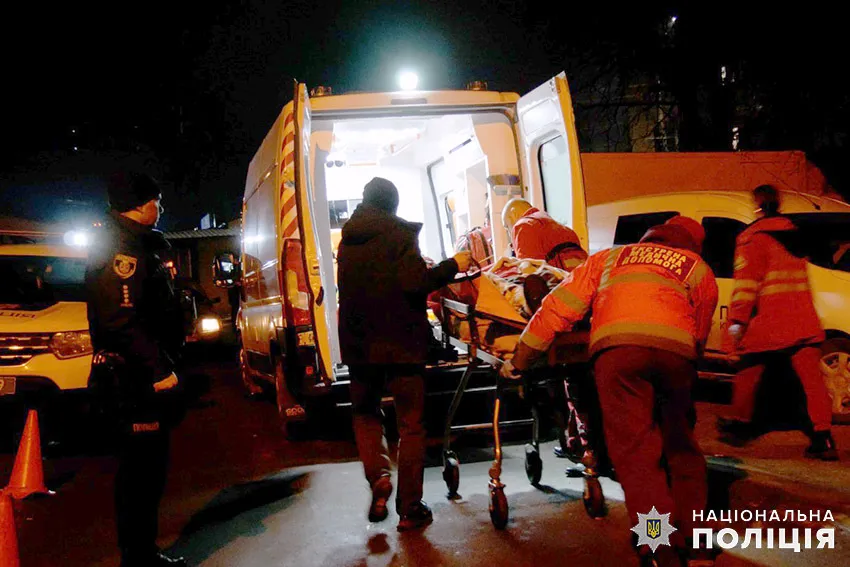 В Хмельницком возле мусорных баков нашли новорожденного ребенка: полицейские установили личность роженицы. Фото