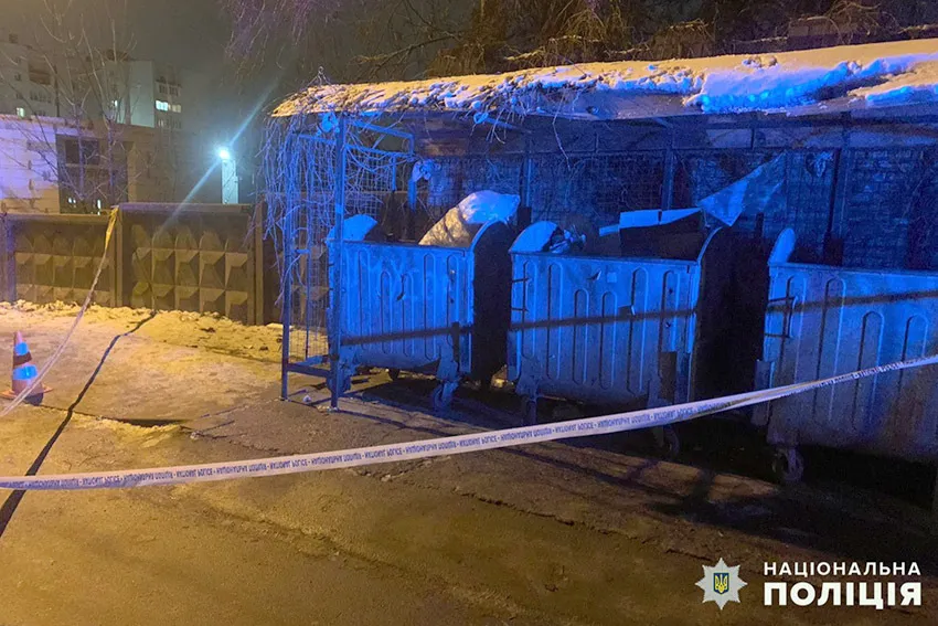 В Хмельницком возле мусорных баков нашли новорожденного ребенка: полицейские установили личность роженицы. Фото