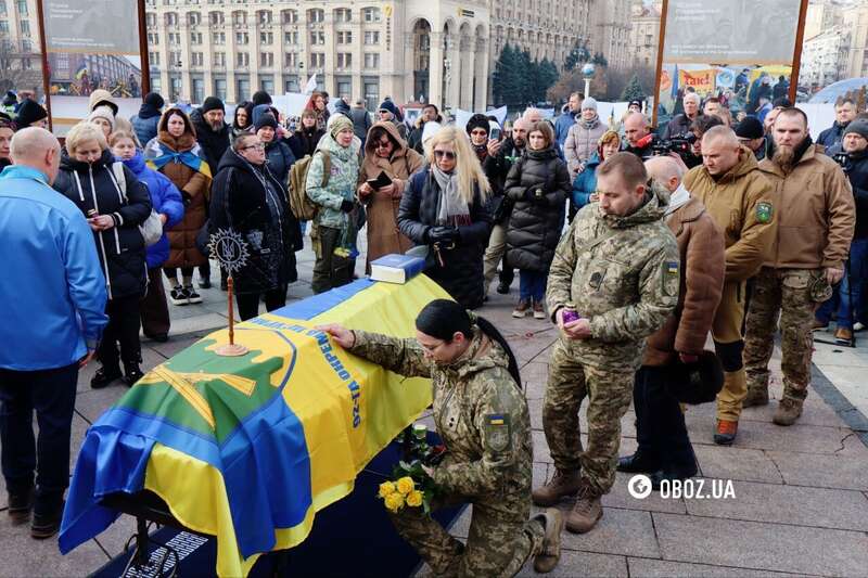 В Киеве на Майдане попрощались с военным фотографом и оператором Русланом Ганущаком. Фото и видео
