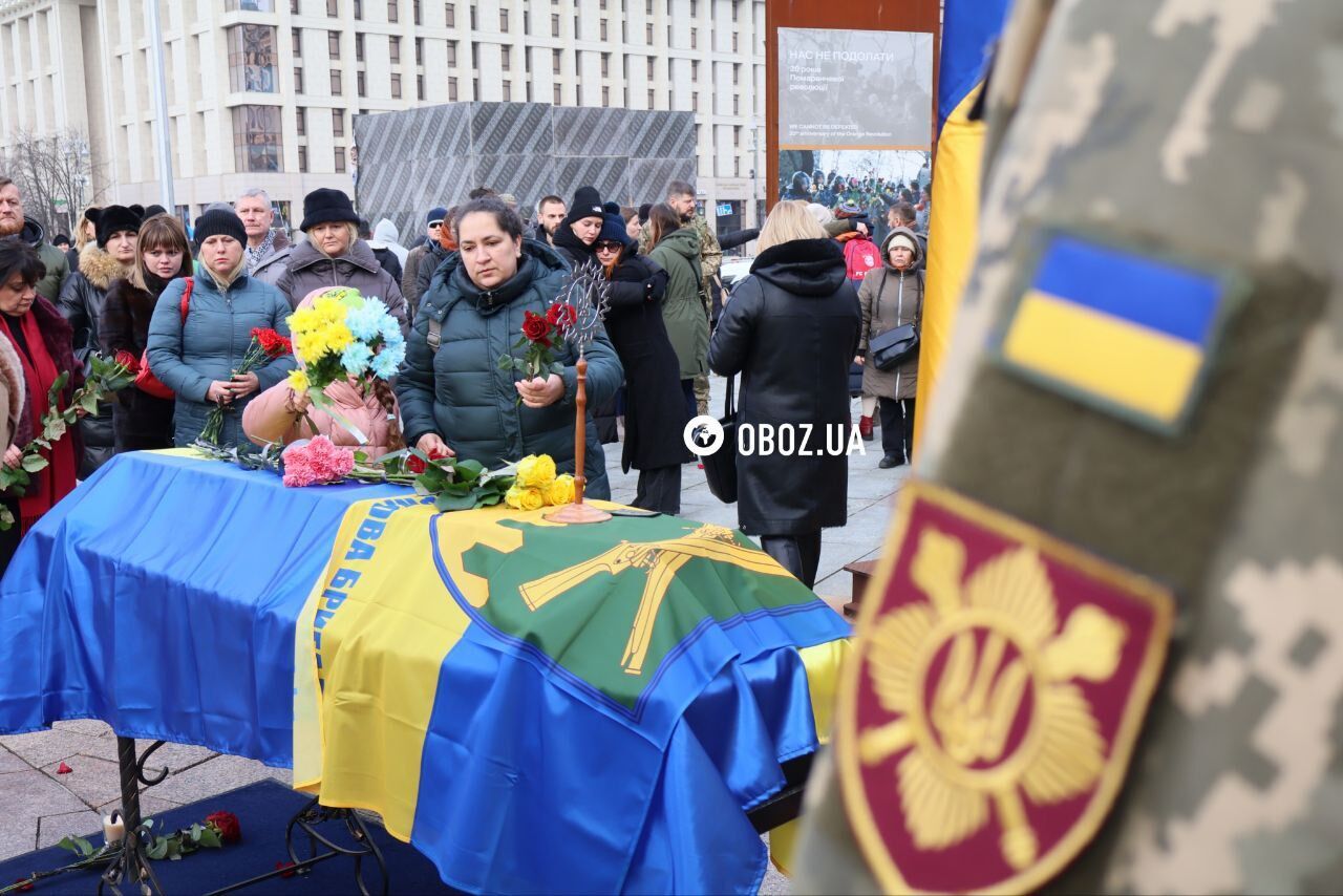 В Киеве на Майдане попрощались с военным фотографом и оператором Русланом Ганущаком. Фото и видео
