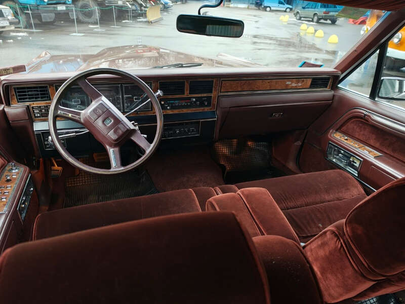 салон Lincoln Town car 1985, Lincoln Town car, седан Lincoln