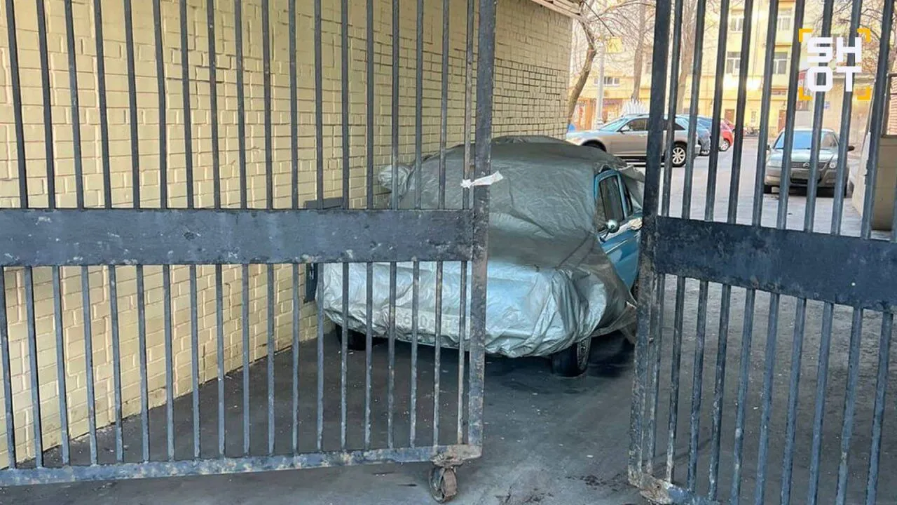 В авто зрадника Гоші Куценка знайшли понівечене тіло жінки. Фото з місця злочину