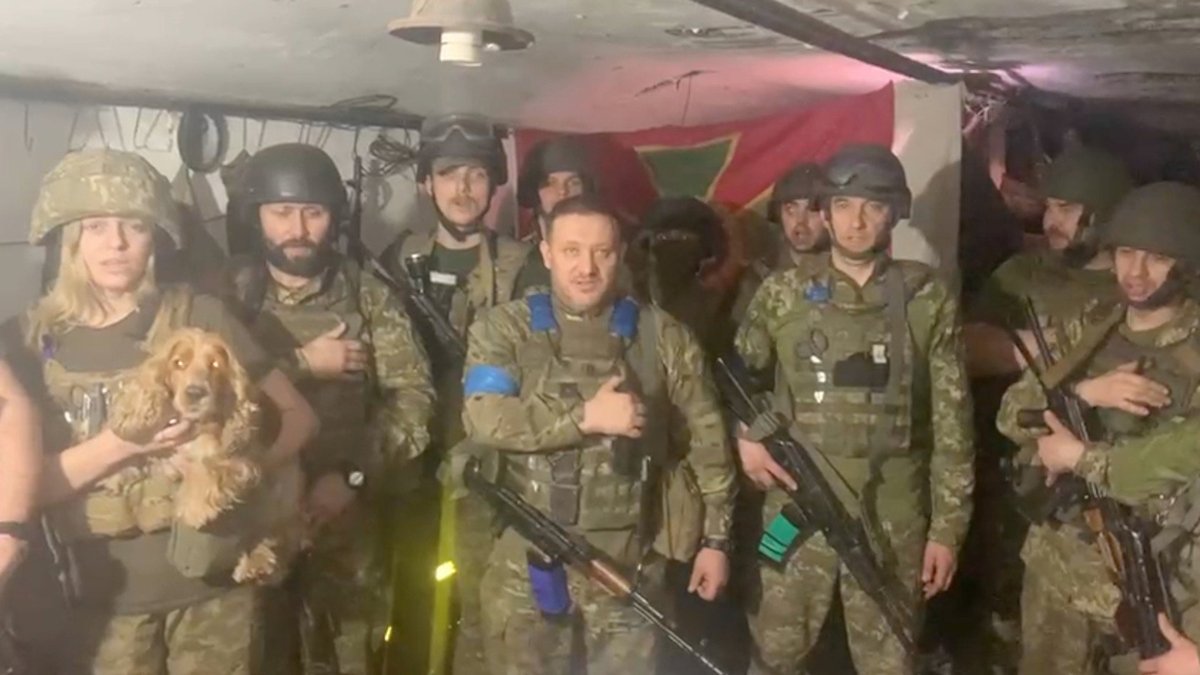 Украинские военные на заводе