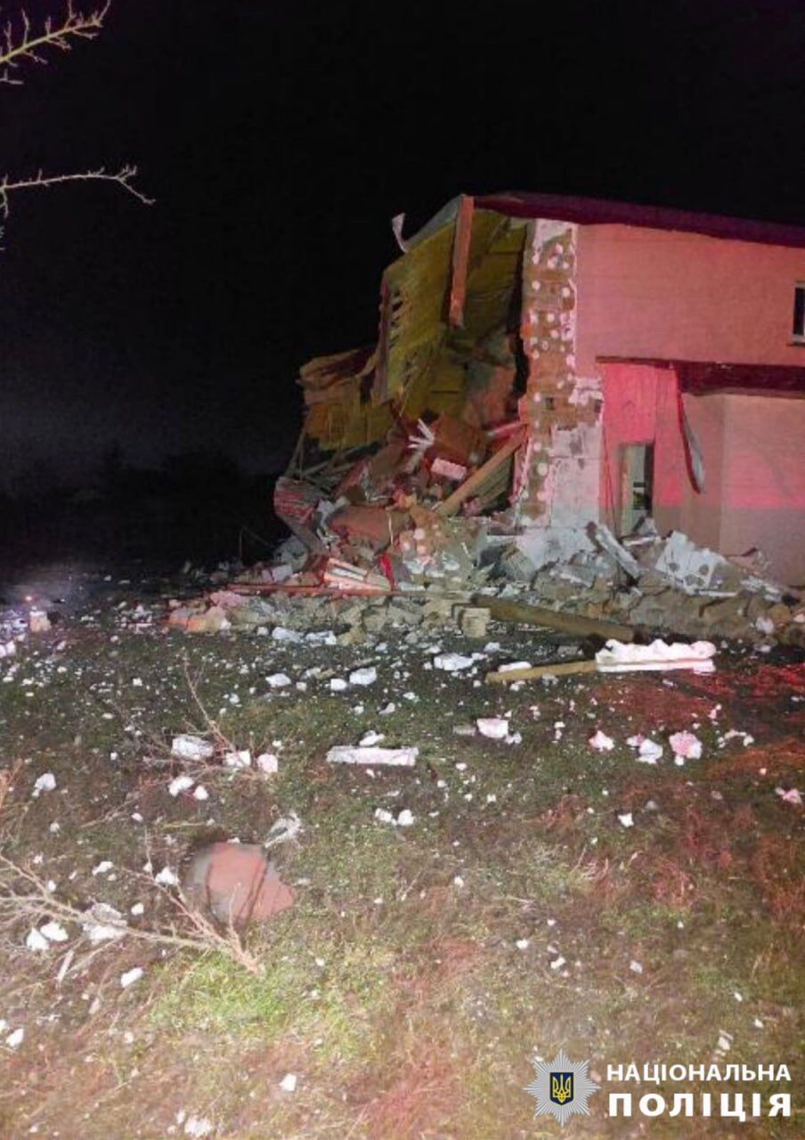 Повреждены дома и линия электросети: в КОВА рассказали о последствиях российской атаки на Киевщину. Фото
