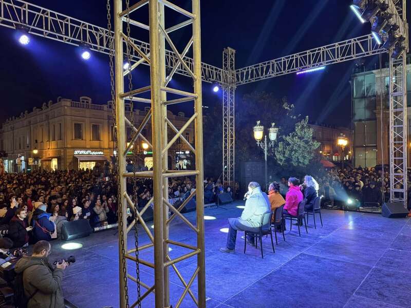 В Тбилиси тысячи людей вышли на митинг: требуют освободить политзаключенных. Фото и видео dqxikeidqxitkant