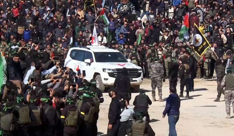 ХАМАС освободил еще четырех израильских заложниц: их передали представителям Красного Креста