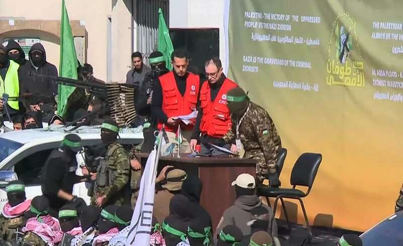 ХАМАС освободил еще четырех израильских заложниц: их передали представителям Красного Креста