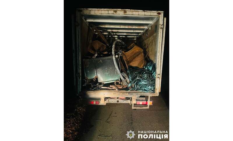 Раскрадали аэропорт и торговали оружием: полиция задержала преступную группировку в Чернигове dqxikeidqxitkant