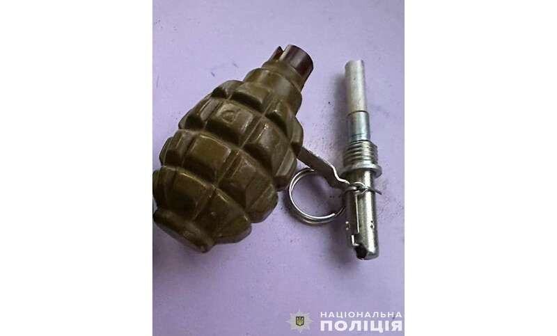 Раскрадали аэропорт и торговали оружием: полиция задержала преступную группировку в Чернигове