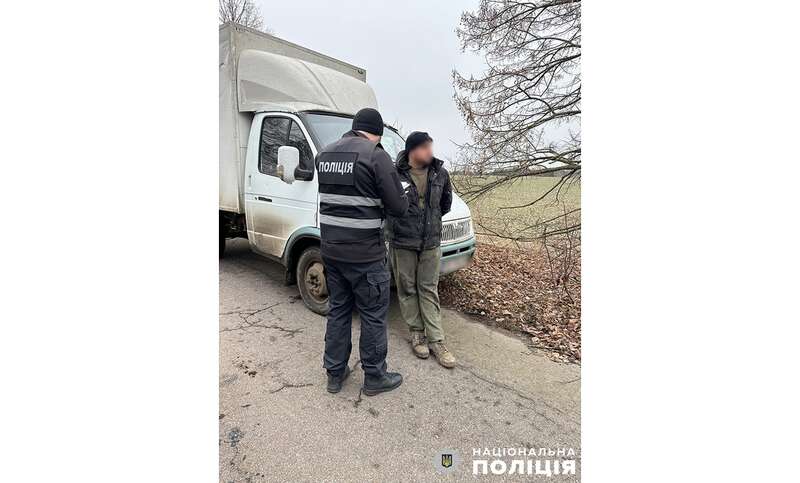 Раскрадали аэропорт и торговали оружием: полиция задержала преступную группировку в Чернигове