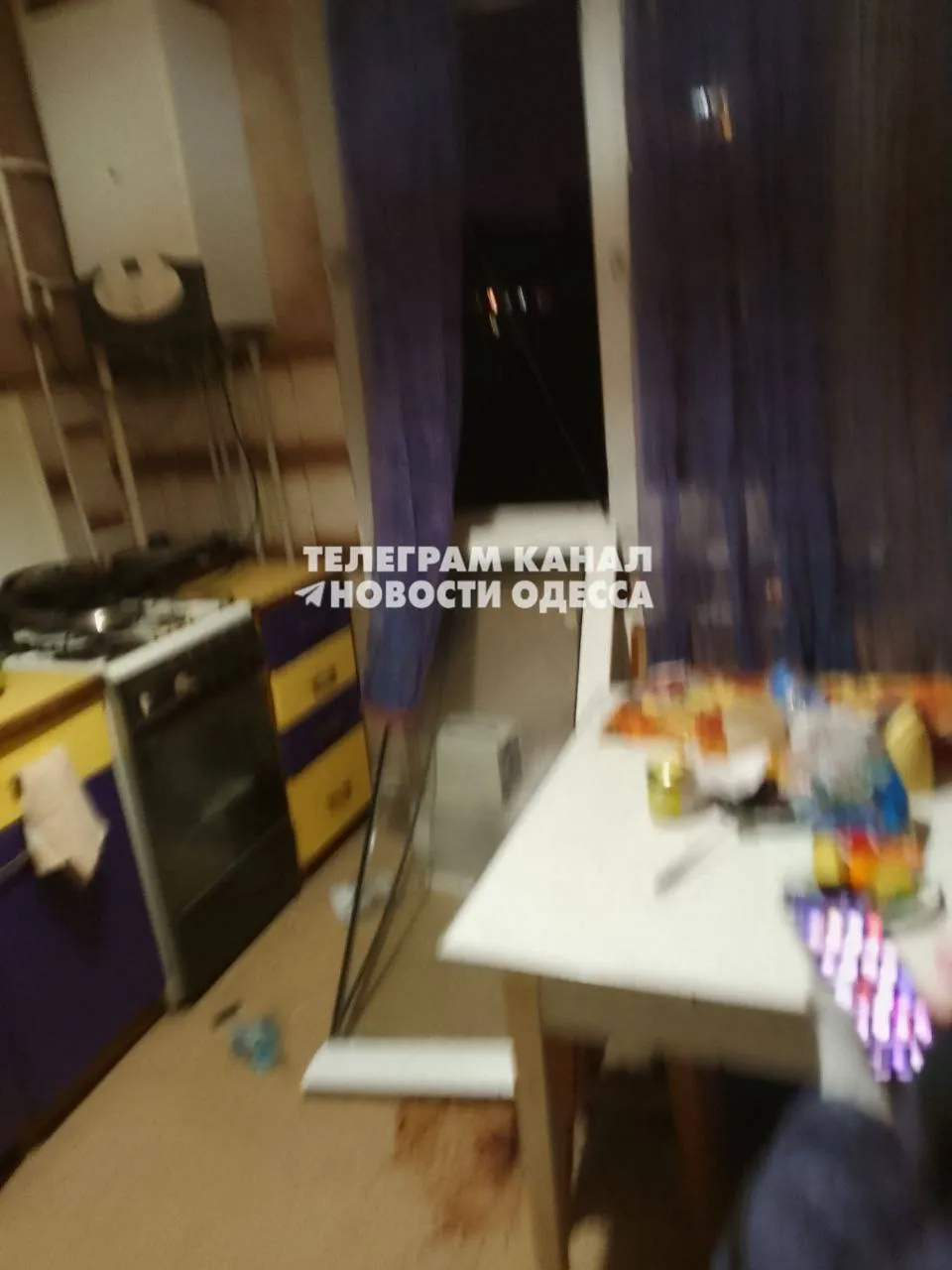 В Одесі внаслідок ворожої атаки пошкоджено будинки, горіли авто. Фото