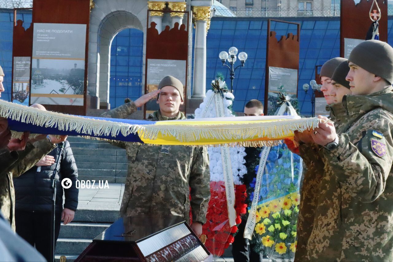 В Киеве на Майдане попрощались с польским добровольцем Филипом Антосяком. Фото и видео