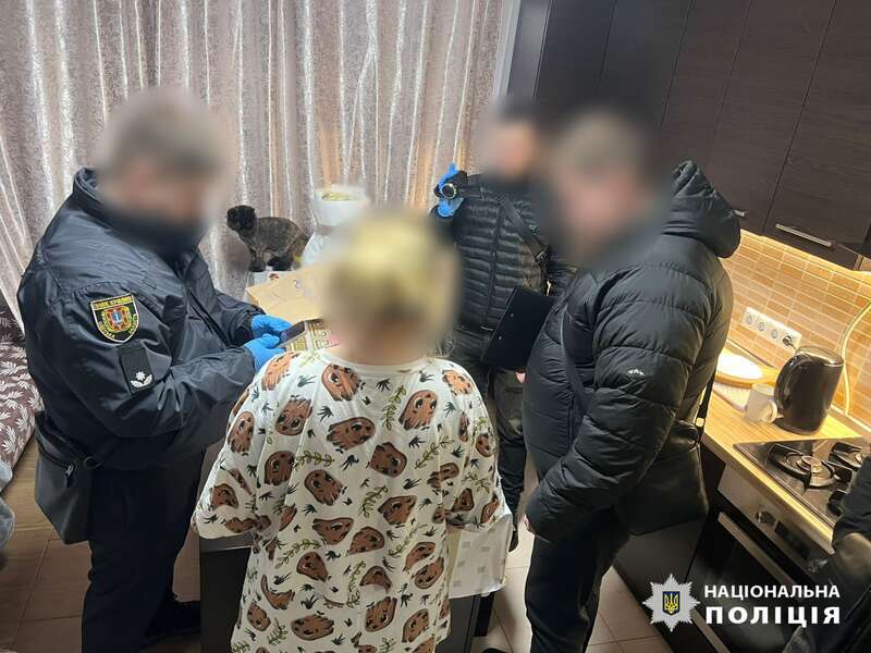 Обіцяла високу зарплатню: поліцейські затримали мешканку Одеси, яка вербувала жінок для сексуальної експлуатації за кордоном