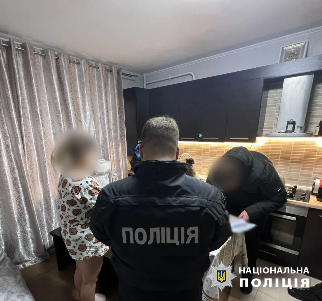 Обіцяла високу зарплатню: поліцейські затримали мешканку Одеси, яка вербувала жінок для сексуальної експлуатації за кордоном