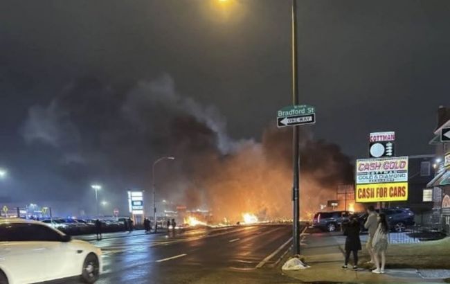 Біля Філадельфії розбився літак, через катастрофу сталися пожежі в будинках dqxikeidqxiqqeant