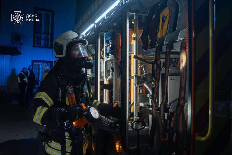 У центрі Києва сталася пожежа, є загиблий. Подробиці трагедії, фото та відео