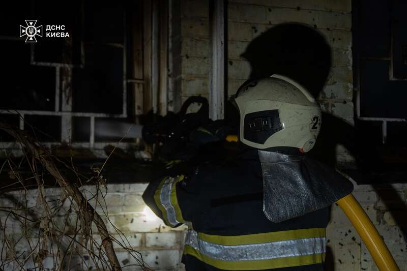 В центре Киева произошел пожар, есть погибший. Подробности трагедии, фото и видео