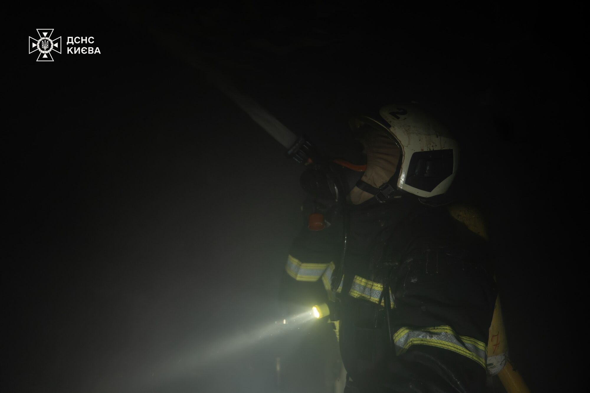 В центре Киева произошел пожар, есть погибший. Подробности трагедии, фото и видео