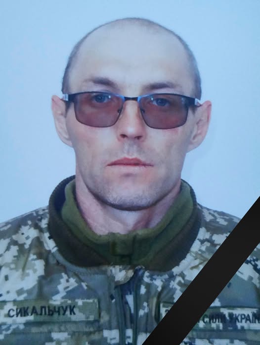 Возможно, это изображение 1 человек и текст dqxikeidqxitkant