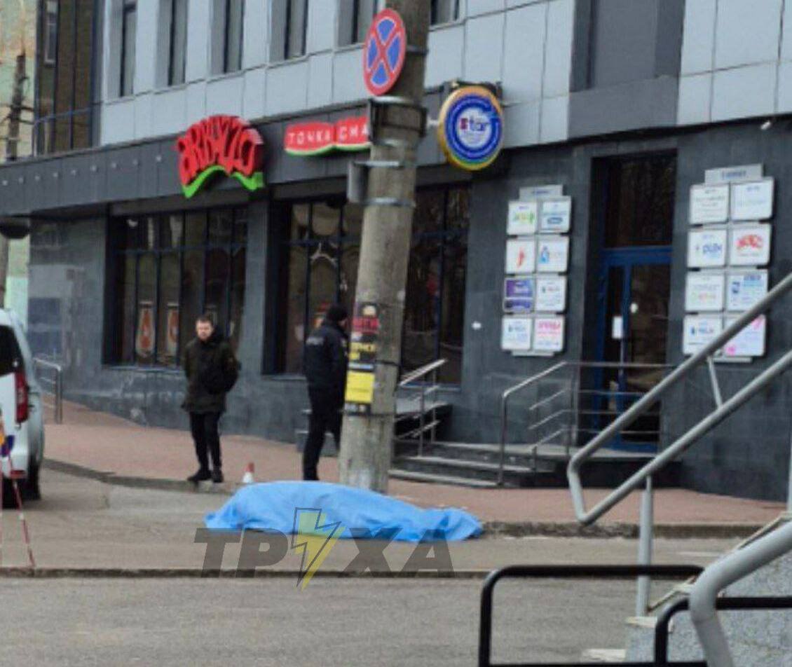 Шла и вдруг упала: в центре Чернигова умерла женщина, фото-1 dqxikeidqxitkant