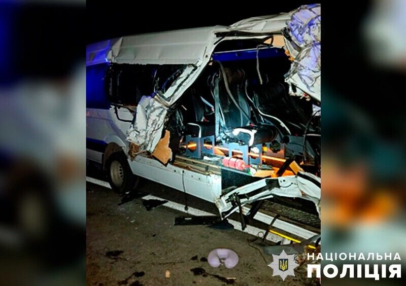 На Полтавщині маршрутка зіткнулася з вантажівкою, є загиблий. Фото dqxikeidqxitkant