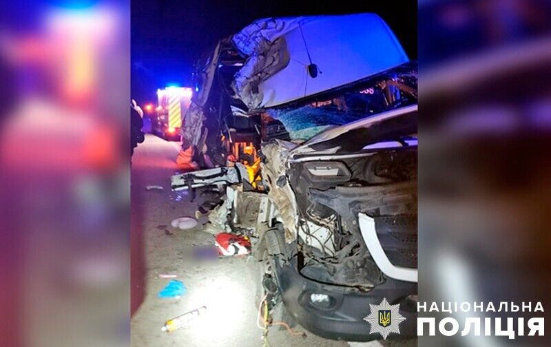 На Полтавщині маршрутка зіткнулася з вантажівкою, є загиблий. Фото