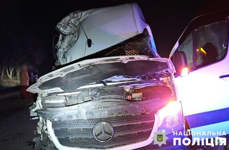 На Полтавщині маршрутка зіткнулася з вантажівкою, є загиблий. Фото