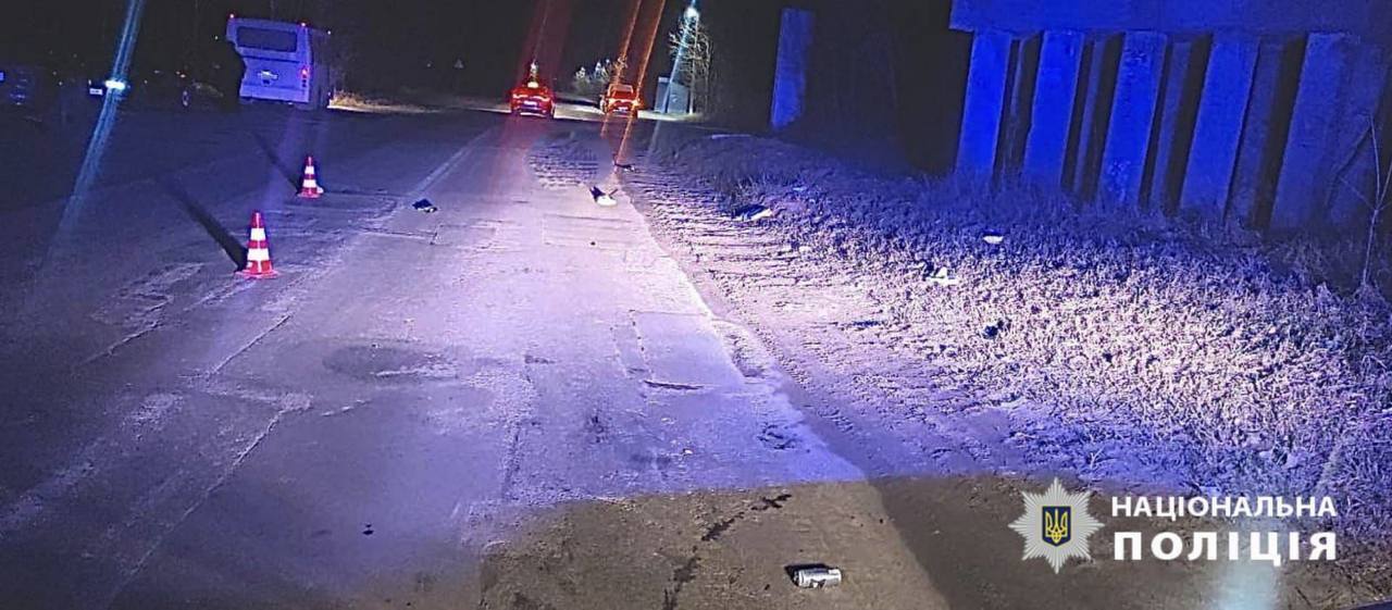 На Київщині мікроавтобус збив на смерть пішохода. Подробиці ДТП та фото dqxikeidqxitkant