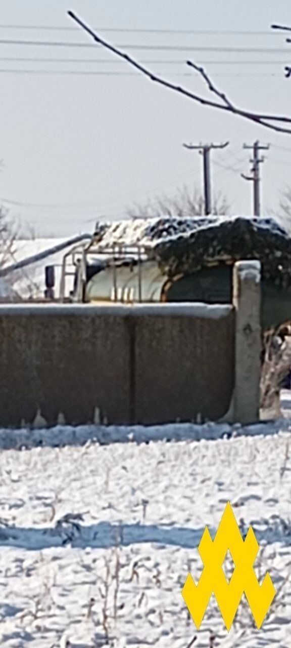 Afraid of Ukrainian attacks: the occupiers hide fuel in tank trucks and disguise them in residential yards. Photo and video dqxikeidqxitkant