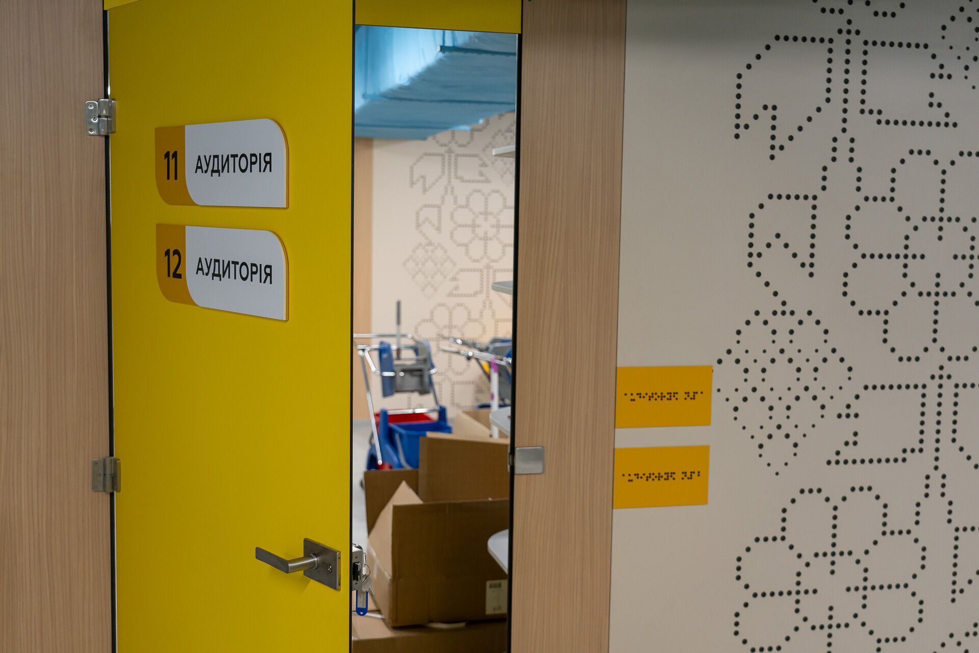 14 кабінетів з інтерактивними дошками, позакласні гуртки та студії: у Запоріжжі відкриють підземну школу на глибині 7 метрів. Фото та відео