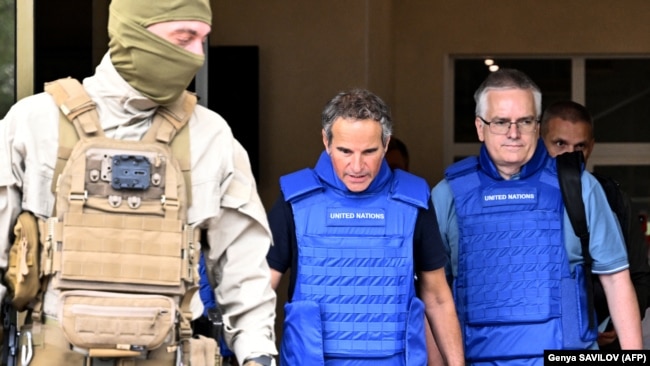 Глава Международного агентства по атомной энергии (МАГАТЭ) Рафаэль Гросси (посередине). Запорожье, 1 сентября 2022 года