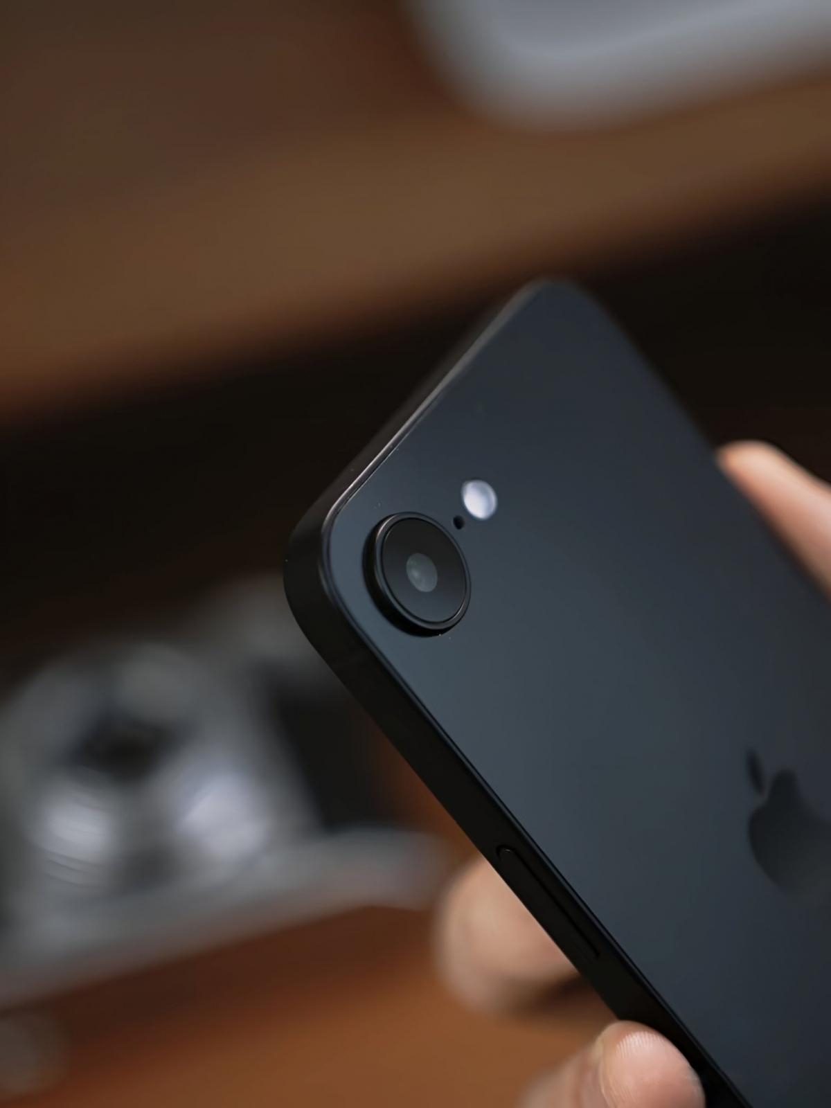 Фото iPhone SE 4 11 лютого 2025