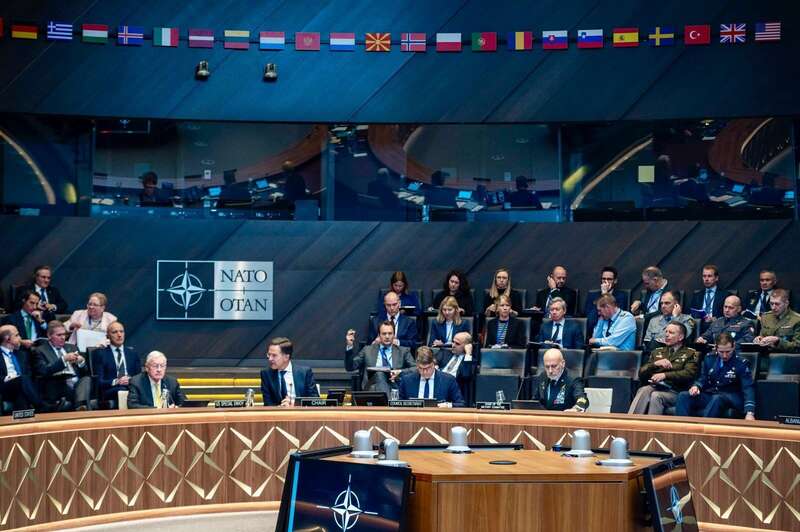 Рютте провів зустріч із Келлогом у Брюсселі: говорили про Україну. Фото dqxikeidqxiqqeant