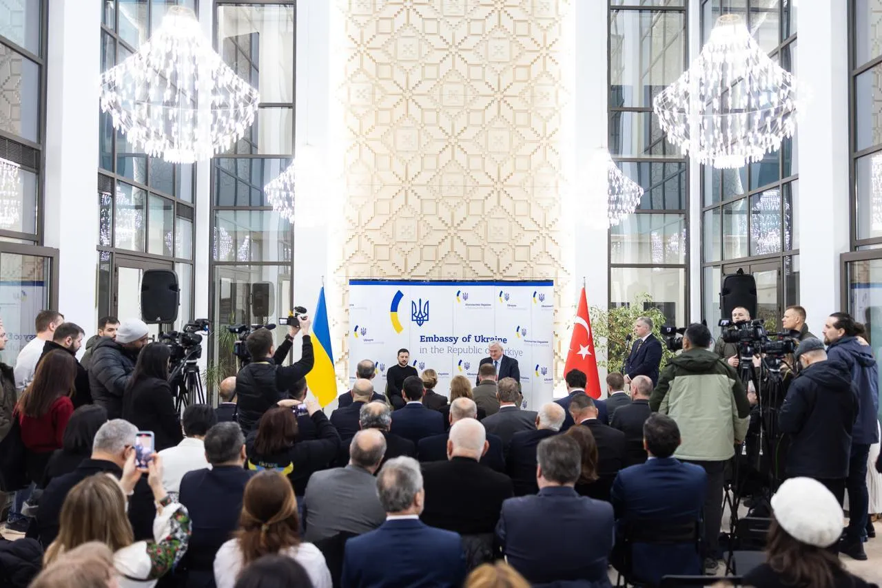 Zelensky met with representatives of the Ukrainian community in Turkey.