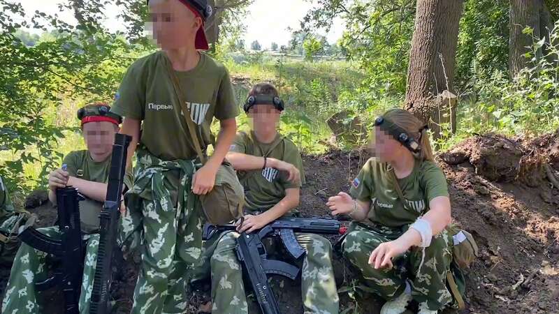 Одна из палаток, в которой проживали дети в лагере Один з наметів, в якому проживали діти у таборі