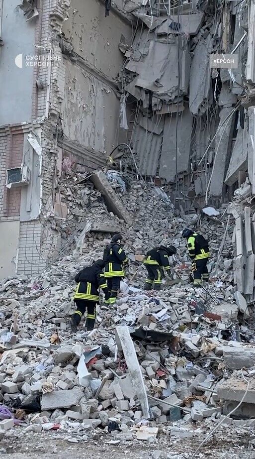 У Херсоні під завалами знайшли тіло мами поранених близнюків: двоє загиблих, п’ятеро постраждалих. Фото і відео