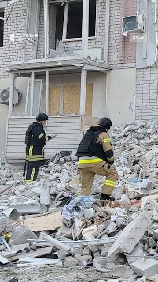 У Херсоні під завалами знайшли тіло мами поранених близнюків: двоє загиблих, п’ятеро постраждалих. Фото і відео