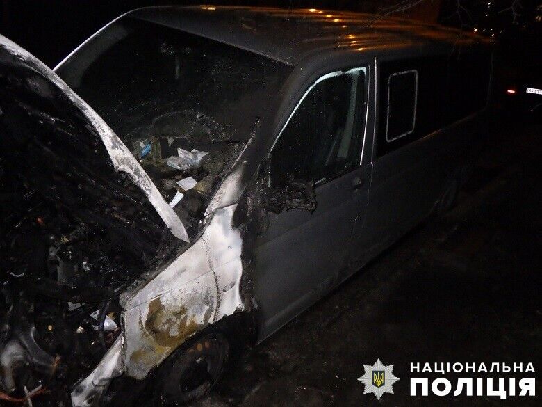 Ходила по Троєщині та підпалювала авто: у Києві затримали зловмисницю. Подробиці та фото