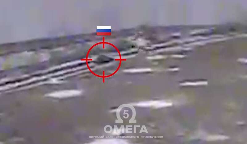 Turned into scrap: Ukrainian fighters successfully hit an enemy tank using an FPV drone. Video dqxikeidqxitkant