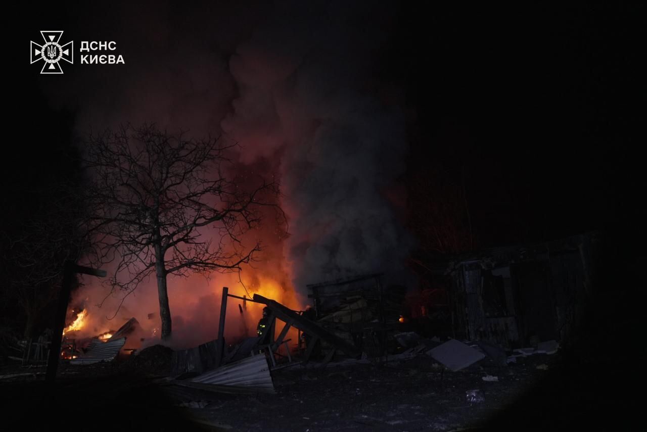 Houses and cars burned: SES showed the consequences of the Russian drone attack on Kyiv. Photo