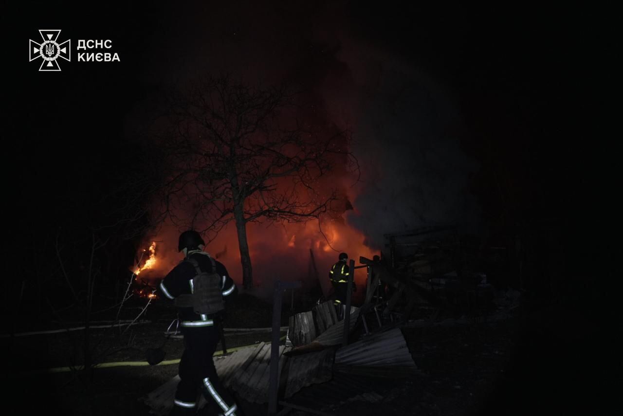 Houses and cars burned: SES showed the consequences of the Russian drone attack on Kyiv. Photo