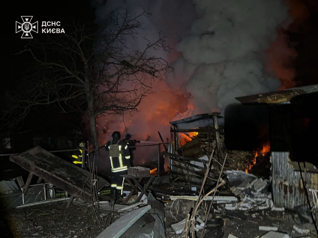Houses and cars burned: SES showed the consequences of the Russian drone attack on Kyiv. Photo