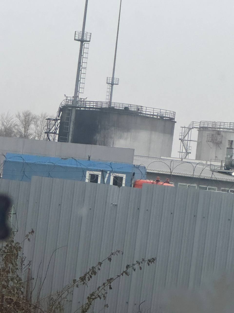 В Тульской области РФ дроны атаковали нефтебазу: вспыхнул пожар. Фото и видео