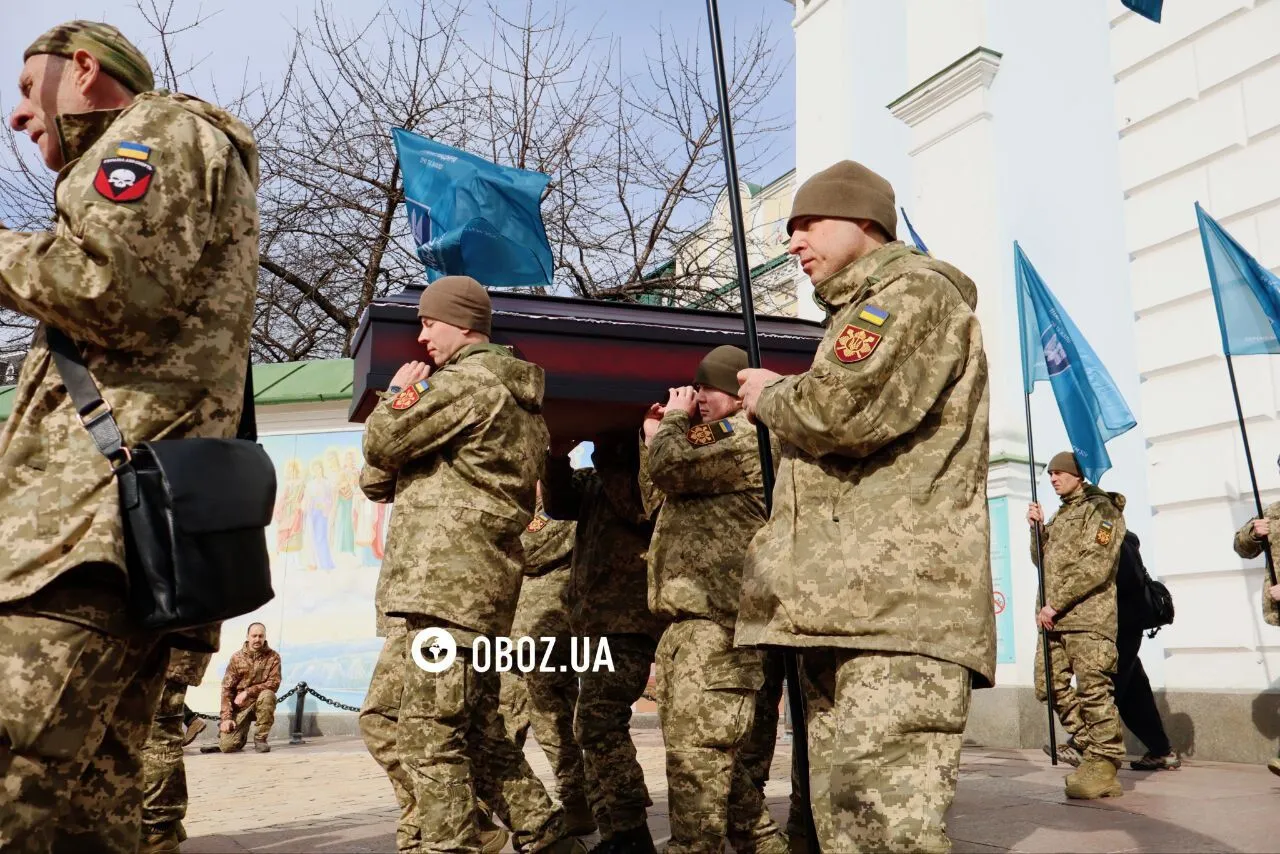 В Киеве простились с защитником Украины Василием Ратушным. Фото и видео